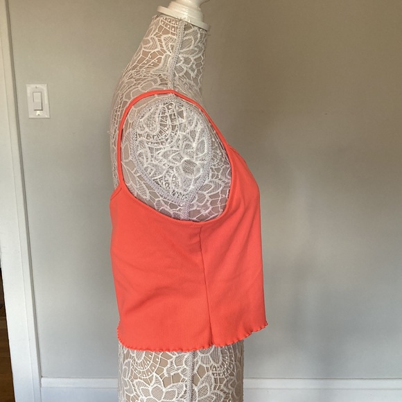 GapFit Cropped Spaghetti Strapped Tank Size XL - Picture 5 of 9